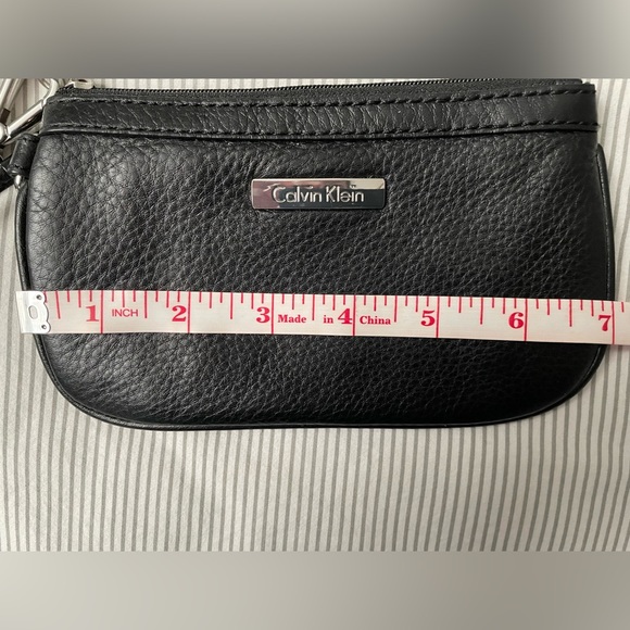 Calvin Klein wristlet leather - Picture 5 of 5